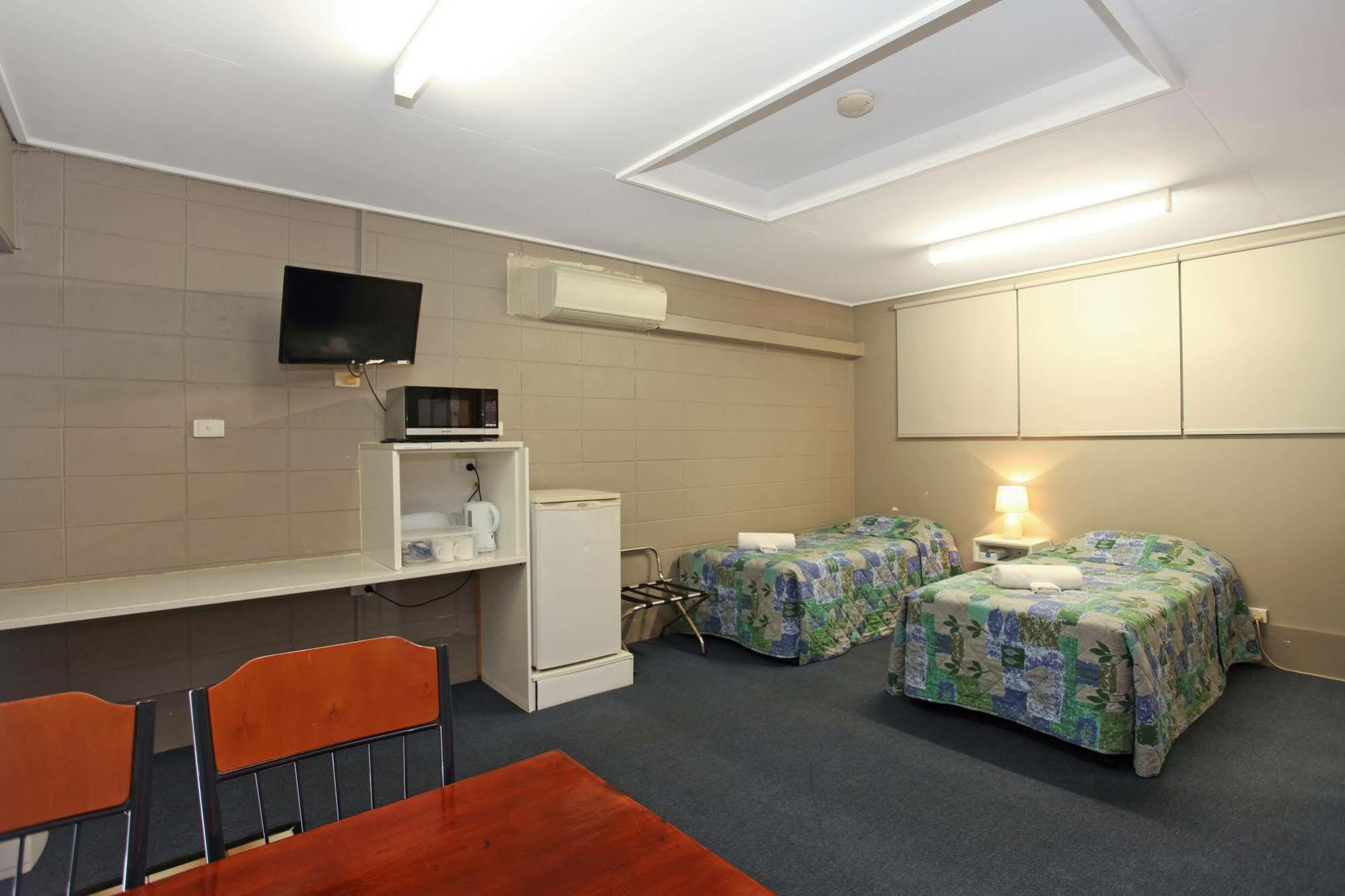 Tandara Hotel Motel Sarina Εξωτερικό φωτογραφία
