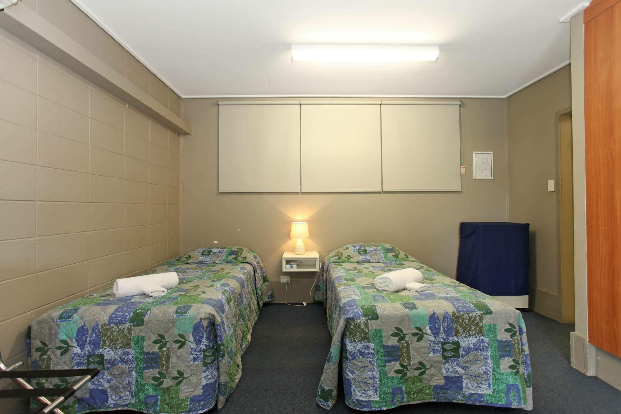 Tandara Hotel Motel Sarina Εξωτερικό φωτογραφία