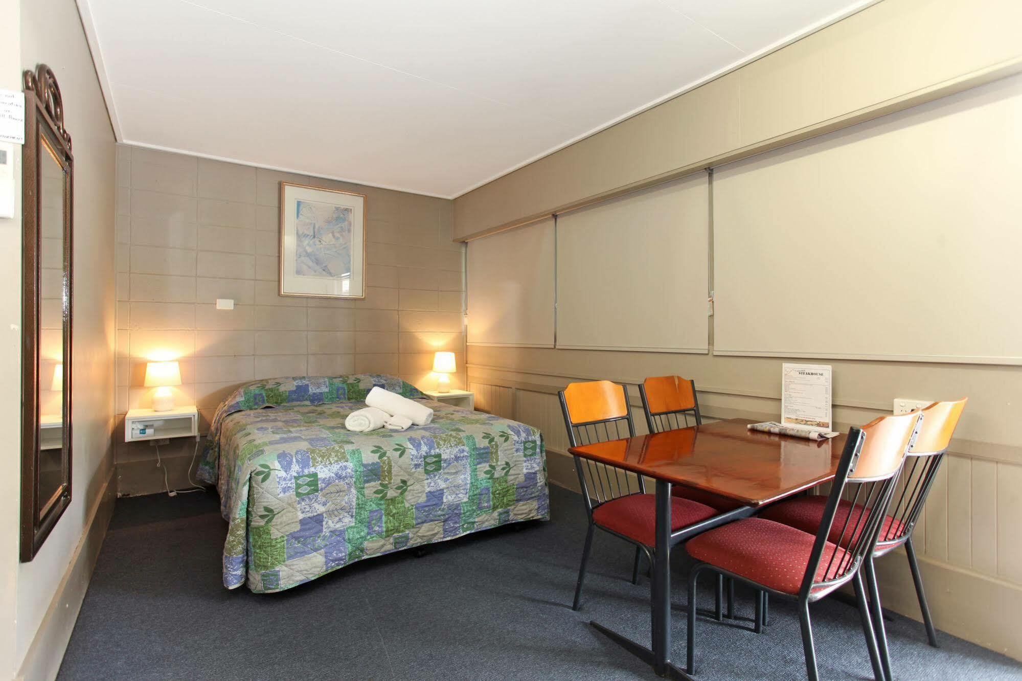 Tandara Hotel Motel Sarina Εξωτερικό φωτογραφία